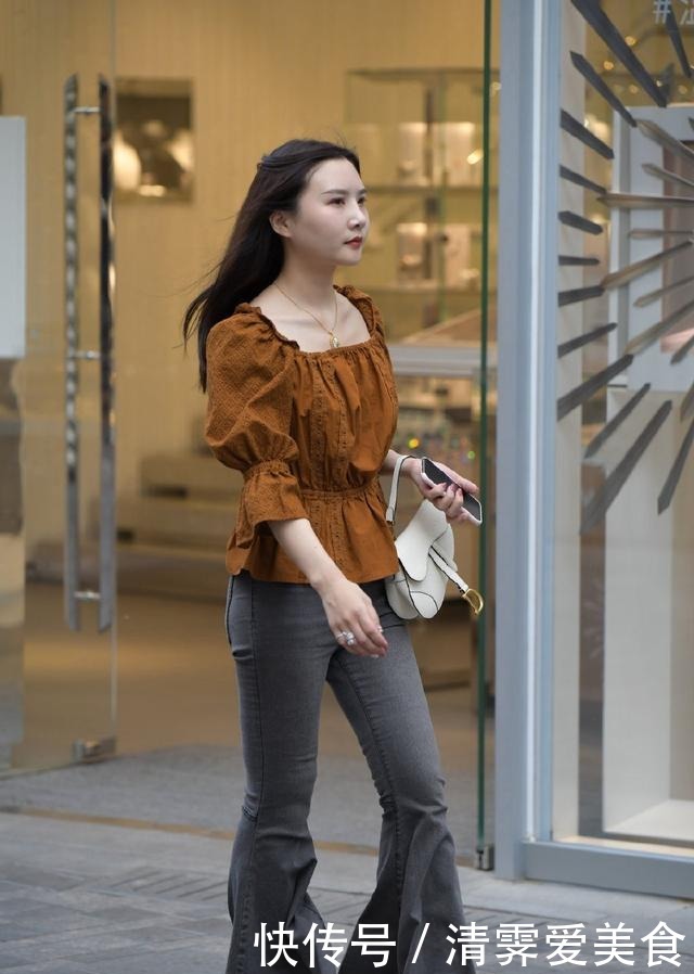 选择时尚个性的衣着,让造型轻松摆脱路人的感觉