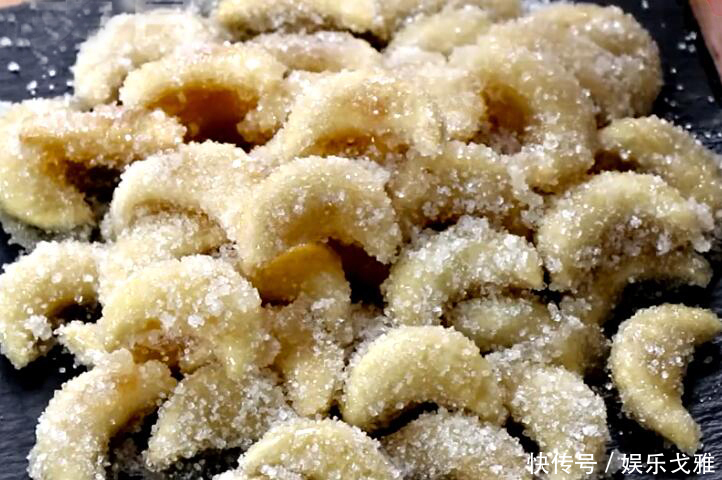 年夜饭上必备的小零食,家庭版的糖角蜜,做法简单,酥甜可口