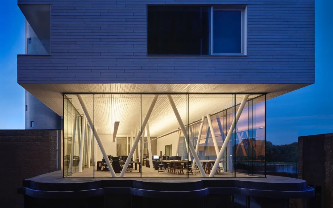 努维尔|有里又有面,千变万化的油罐筒仓