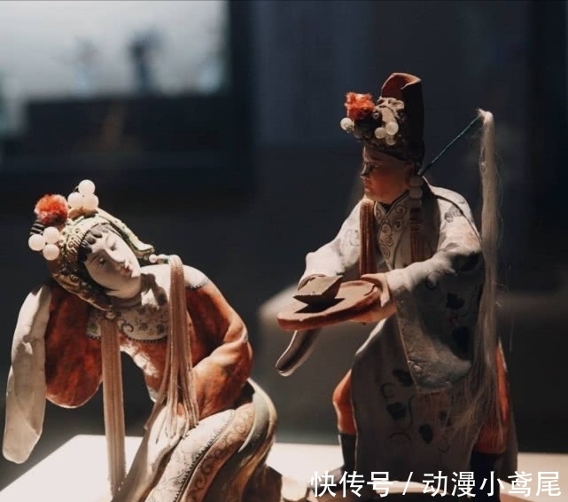 艾斯|用手辦來壓泡面,這是土豪行為,那你見過更“壕”的嗎?