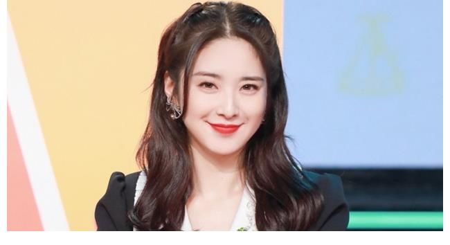 湖南卫视女主持人大洗牌：五小花中两人已掉队，新人冯禧迅速上位