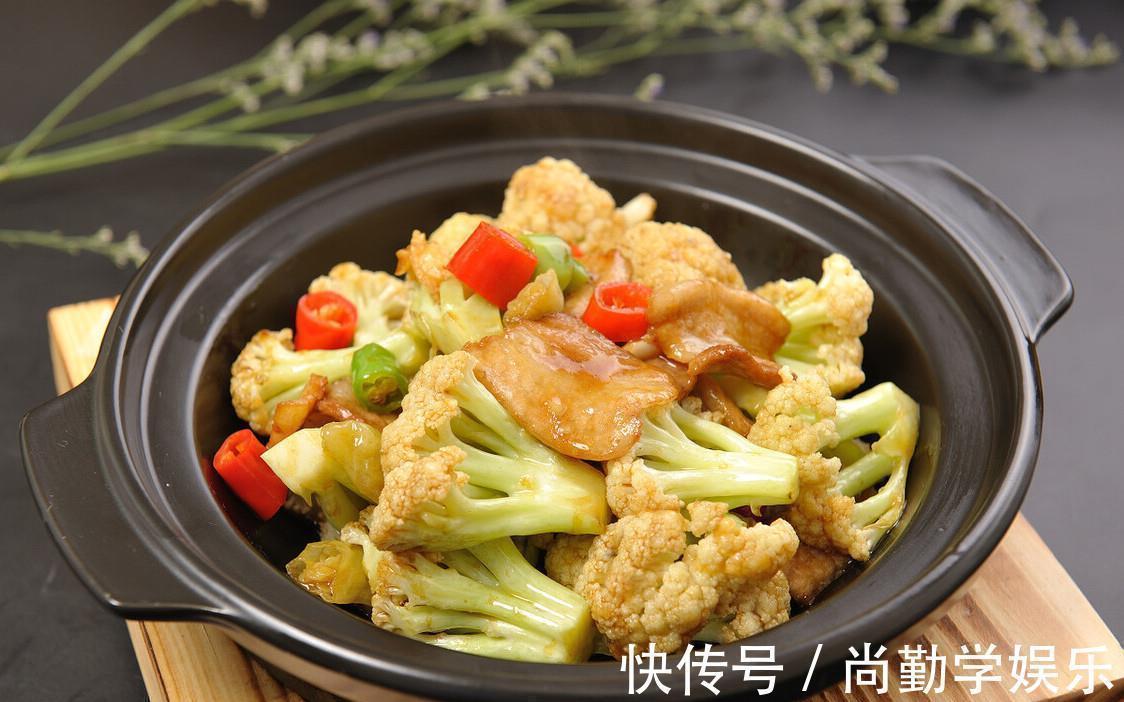 炒花菜,先焯水还是先过油?都不对,教你一招,花菜香脆又入味