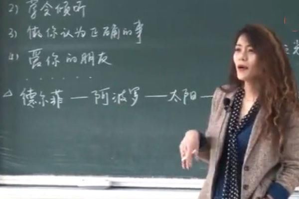  个性|复旦大学“女神”陈果的衣品很个性，书法亦是如此，书写洒脱随性