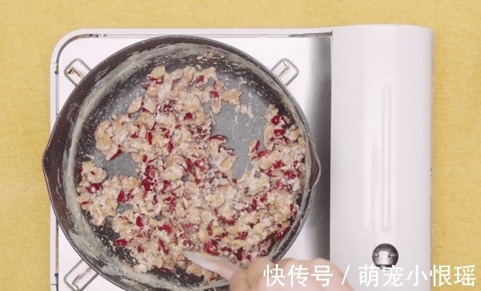 想吃红枣糕不用买，不揉面，不发面，软嫩蓬松又营养，孩子特喜欢