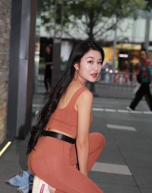 身材 丰润多姿的无痕裤美女,时尚气质满分,优雅性感!