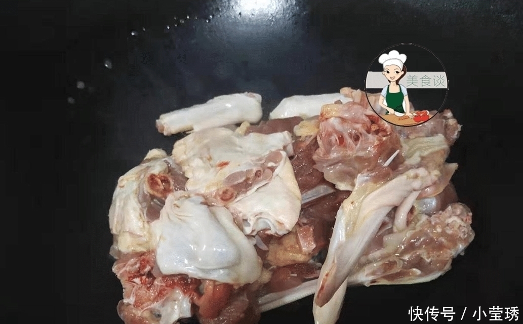 白锅|夏天吃猪肉不如吃它,比牛肉便宜,比猪肉营养,焖一焖香到舔盘子