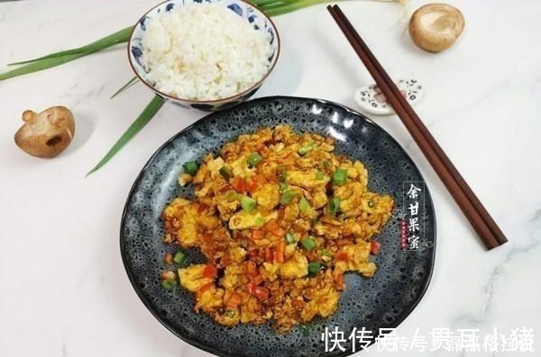 炒鸡蛋前,蛋液加水搅打就错了,加点它鲜嫩无腥味,一碟不够吃