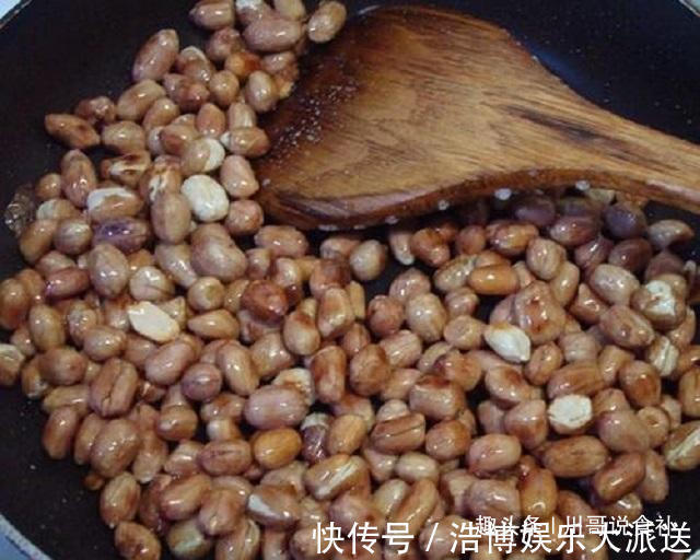 冷锅凉油|炒花生米，先倒油就错了！多加1步，花生米更酥脆，放1周都不回潮