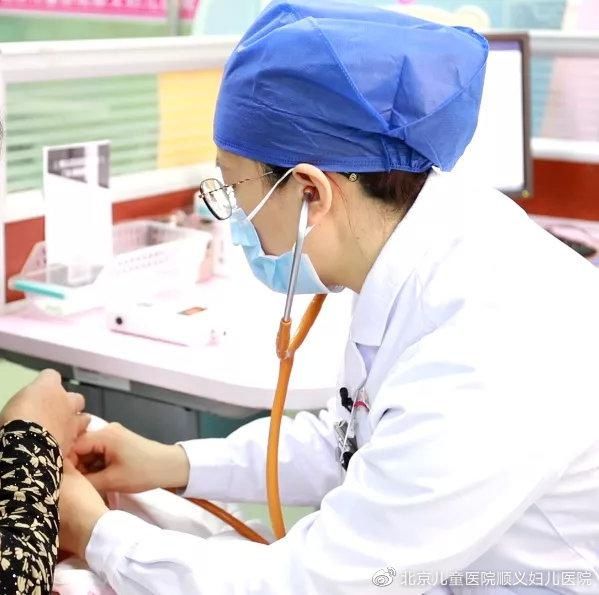 新生儿来测黄疸，没想到医生却把孩子扣下了