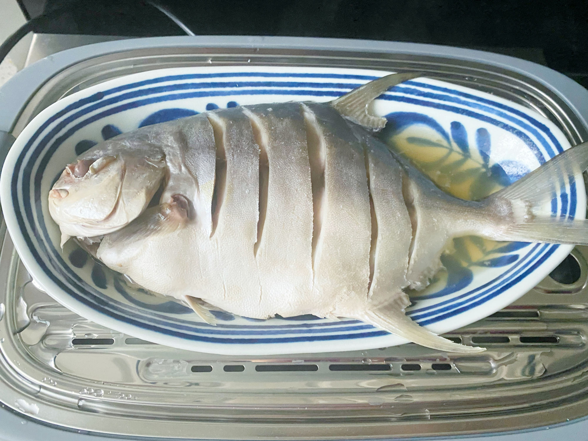  红烧|天冷了孩子迷上吃鱼，不腌渍不红烧，上锅蒸一蒸，美味健康不上火