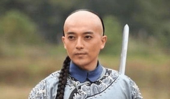 师兄$少女上联“铁锤打铁铲,铁打铁”,二师兄对下联,少女暗喜