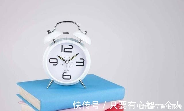 早睡早起|小学生迟到急速奔跑,监控只拍到残影只要够快,监控就拍不到我