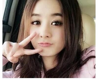 赵丽颖生活自拍照,像极了你和我,大头像一样,太接地气了