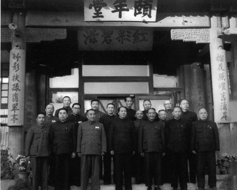 脱险|1948年，朱老总、陈元帅、粟大将被敌军夹在路中间，是如何脱险的？