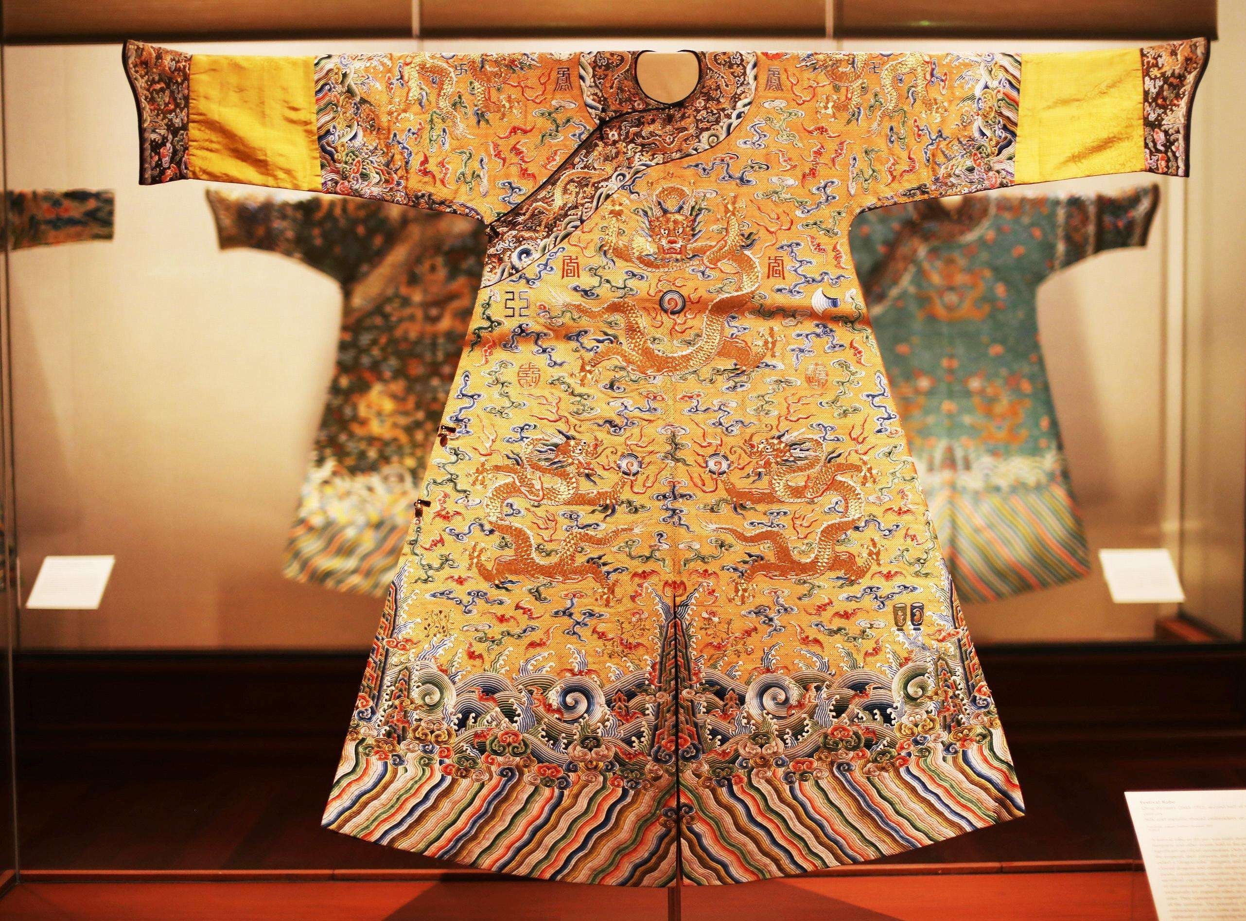 历史|历史上皇帝的龙袍一辈子都不洗,网友:那宫女妃子是怎么忍受味道的?