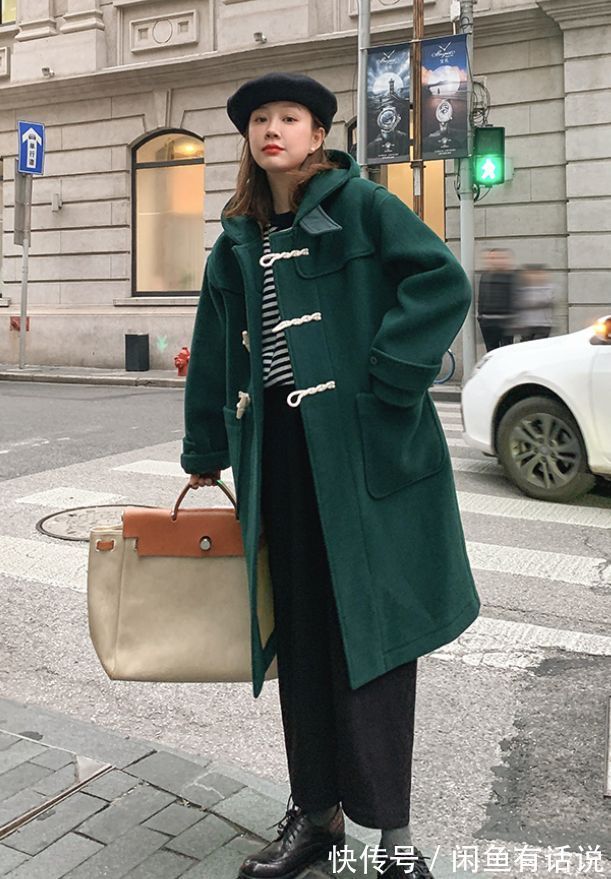 区别|穿卫衣别配紧身裤了,学38岁博主配“气球裤”,阿姨与姐姐的区别