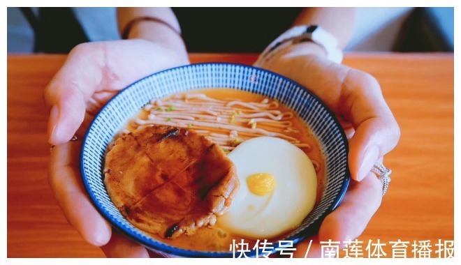 火锅底料|蛋糕能有多逼真?哪吒、敖丙比手办还精致,网友:根本无法下口!