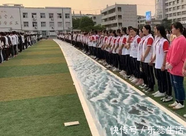 成墨#美术教师耗时38年,画7500米长的画,如今欠债80万,要卖房抵债