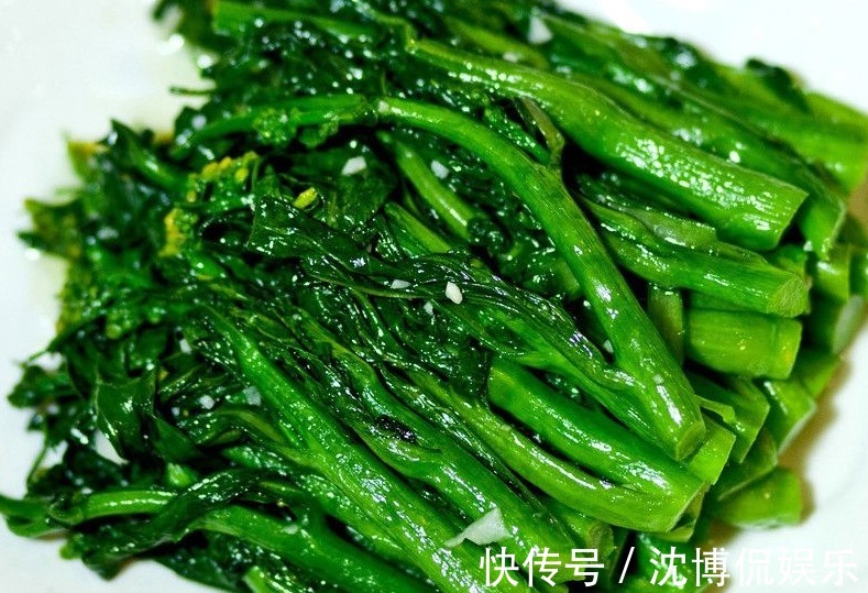 青菜|炒青菜时, 别傻傻直接下锅炒, 多加这1步, 颜色翠绿不发黄