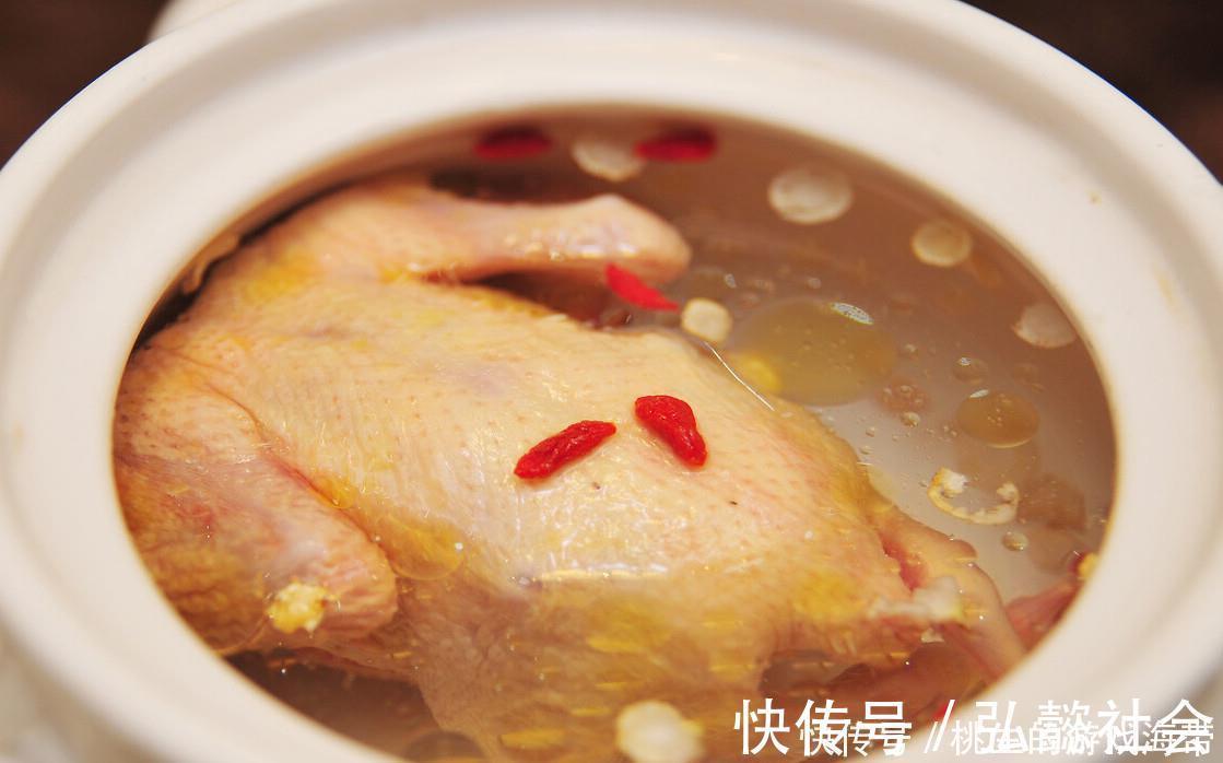 滋补|一鸽胜九鸡，炖鸽子汤要焯水吗？老师傅教你一招，汤鲜味美营养高