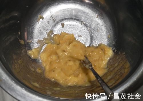 家有烤箱的一定要试试,不用打发,简单搅拌就能做的蛋糕,太香了