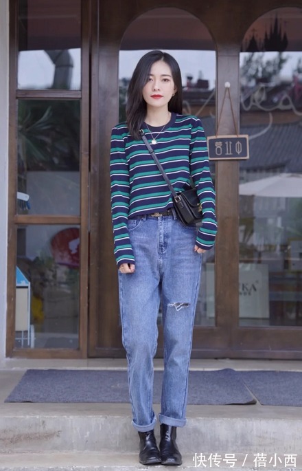时髦|今秋“奶奶衫+牛仔裤”火了,洋气不说还显瘦,时髦精最爱!