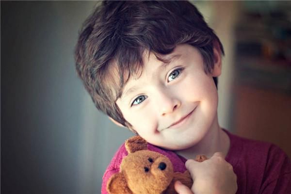 心理健康|孕妇生下罕见“双头婴”,众人都来围观,专家的话却令人担忧