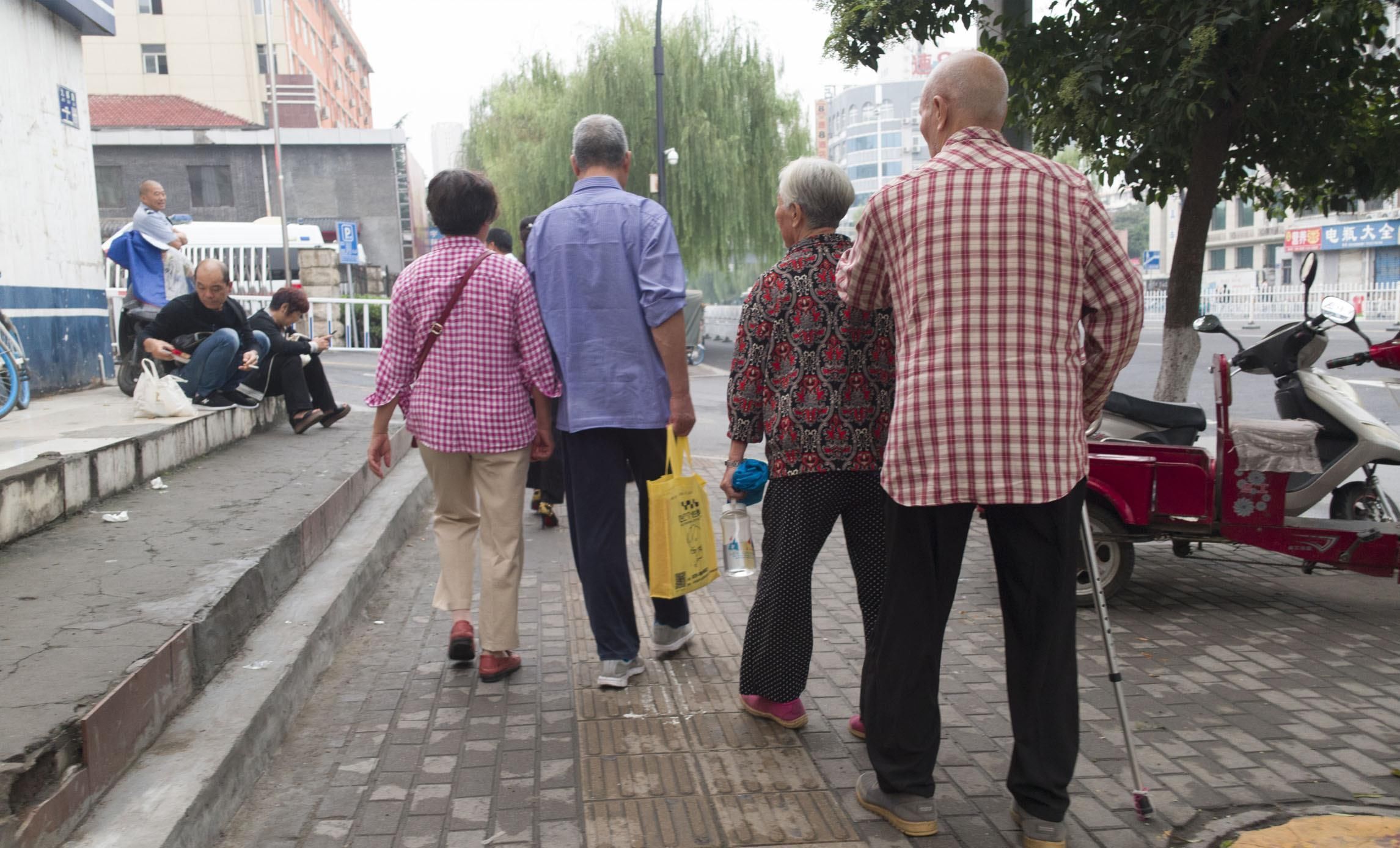 长寿|寿命长短能从走路看出来可能少数人才有，长寿老人基本都有