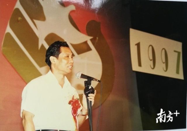  同学们|钟南山回到母校为“钟南山”揭幕