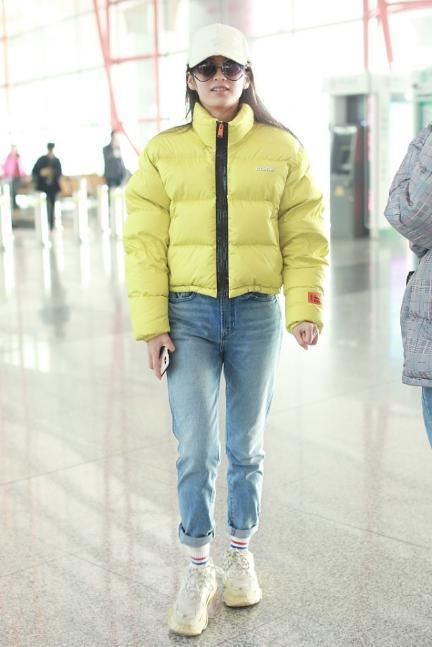  呢大衣|毛呢大衣已经过时了，冬天穿这种服装才好看，遮肉显瘦还保暖