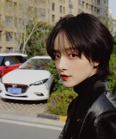 2021年非常盛行短发：日系短发非常受迎接，齐肩短发让你回到18岁！