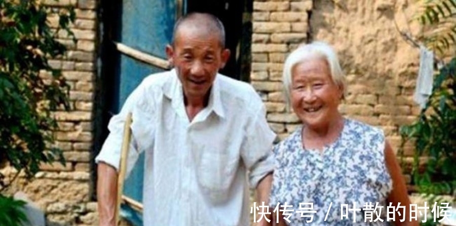 心酸|“满口牙,吃后人”,长寿老人会向子女“借寿”?原因心酸又现实