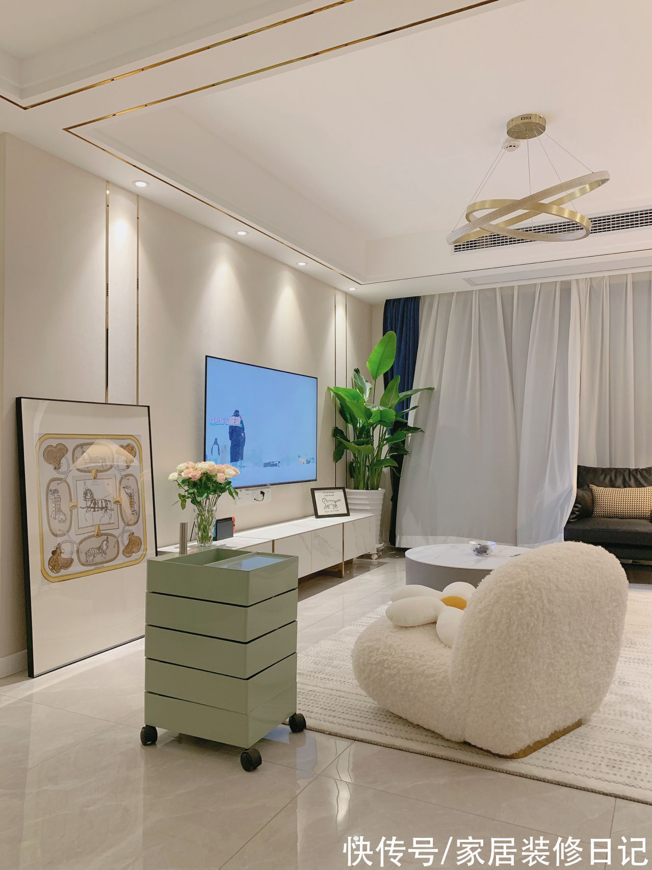 客厅|奶油系客厅太治愈了,却被女主戏称为18线城乡结合部,好凡尔赛啊