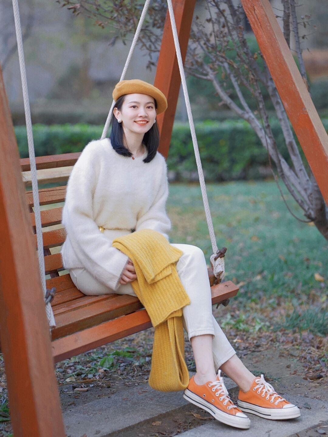 搭配 看了这位姐姐的搭配,才知道“毛衣”的时尚,基础款穿出高级感