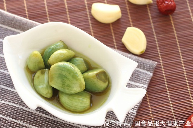 腊八蒜怎么腌才变绿?