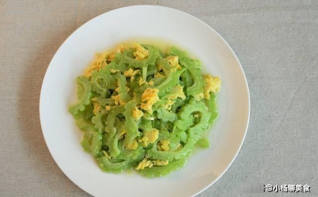 苦瓜炒鸡蛋时，不要直接下锅炒，多加一步，苦瓜不苦，鸡蛋更嫩