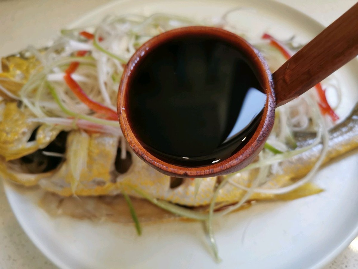 黄鱼|黄鱼这样做真鲜美，原汁原味，营养又健康，家人都爱吃