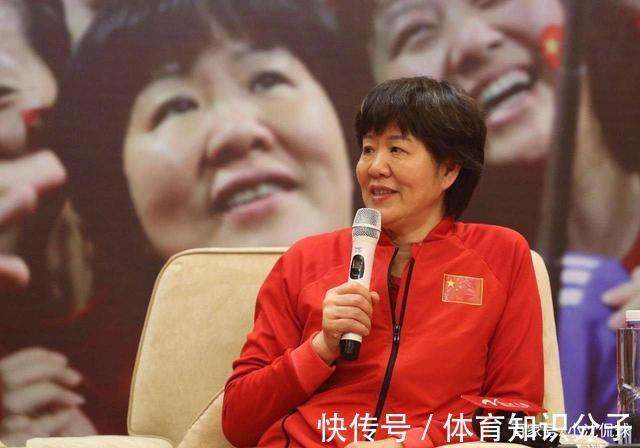 女排|郎平近照流出,回归美国庆祝大寿,与女儿亲密合影,无缘重返女排
