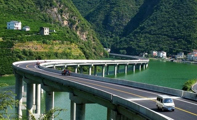 中国“最唯美”的四条公路，每一条都独一无二，借车都要跑完一次
