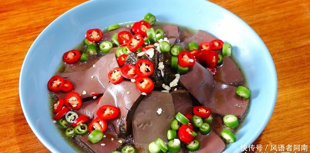 酸菜|用酸菜煮鸭血,鸭血煮的时间越长越好吃,一点不腥,鲜香嫩滑