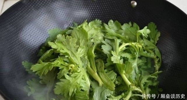 失眠就怕这菜,每天吃一盘,安神无梦,睡到自然醒,黑眼圈消失