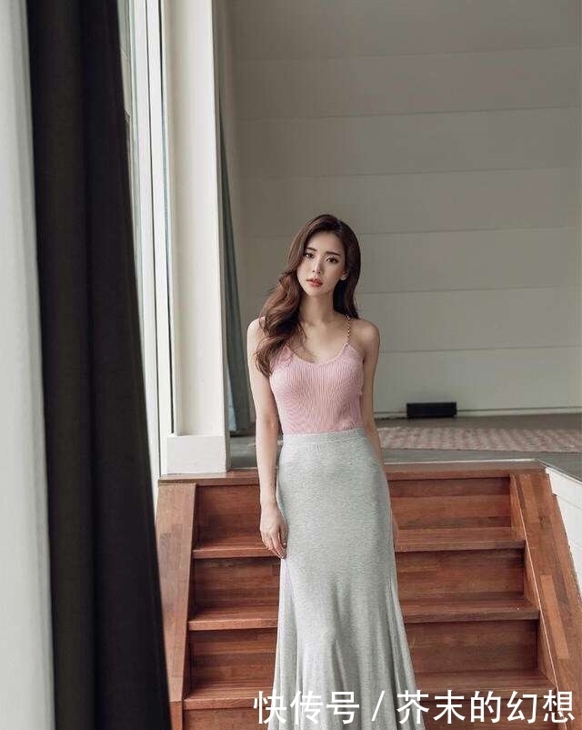 时髦|小姐姐修身连衣裙,柔软舒适的同时还显时髦感