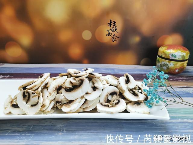 红彩椒|口蘑是唯一含维生素D的蔬菜，多贵都要买，做给家中老人与娃吃