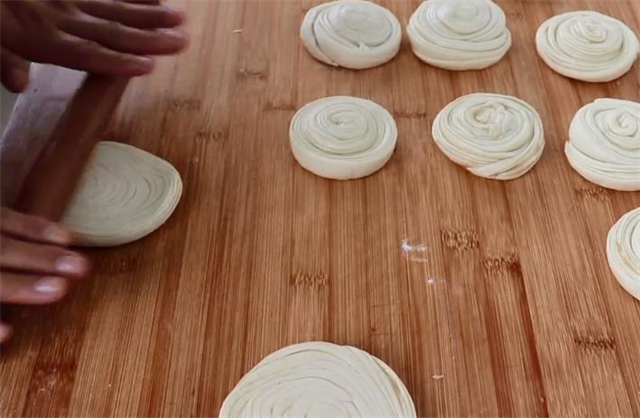 想吃金丝饼不用排队买了,教你个简单实用的方法,在家就能做