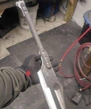 黑曜石&民间手工艺人做出的刀具,宛如武侠小说中的神兵利器,看着都想要