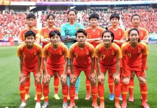 女足国家队|凌晨1点,足球报最新报道引爆争议,国足球迷吐槽:真是奇葩操作