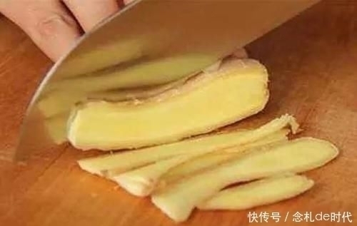 不宜|早起空腹吃1片生姜,排毒治便秘,大肚子也平了,但4种人不宜多吃