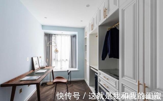 柜子|现代简约风的新房，轻奢大气，入户就被客厅背景墙迷住，漂亮极了