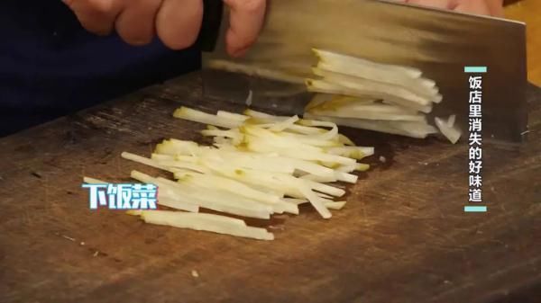 焖酥鱼这样做，一上桌就被抢光！鱼骨、鱼刺都能嚼着吃，太香了！