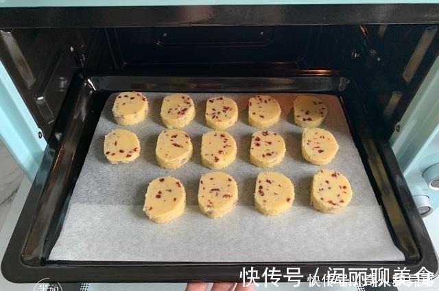 简单几步，教你在家做曲奇饼干，甜而不腻，超酥脆，特别解馋！
